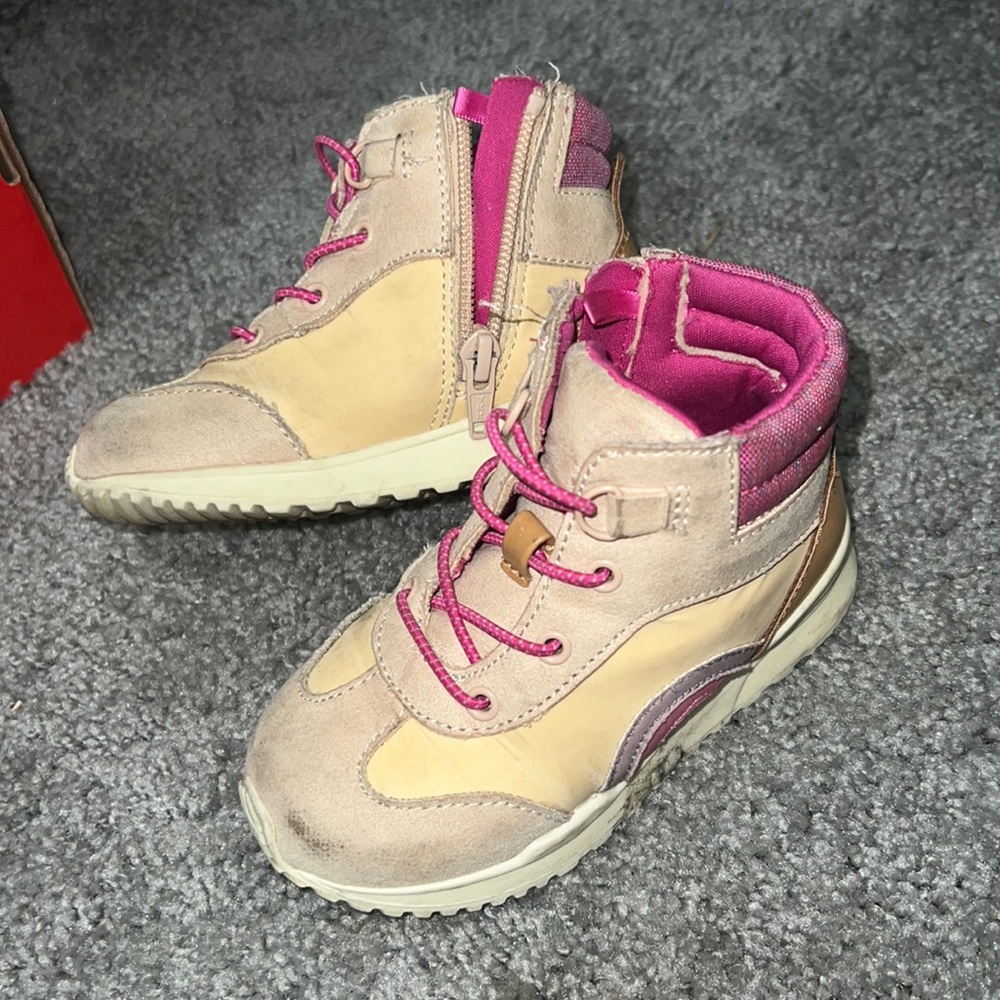 Girls boots